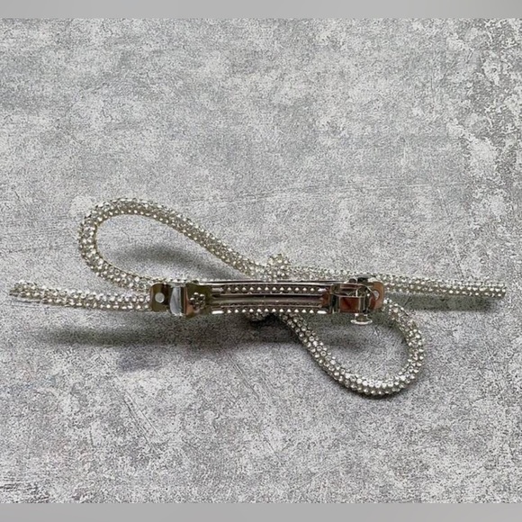 New Silver Crystal Bow Barrette ✨✨??